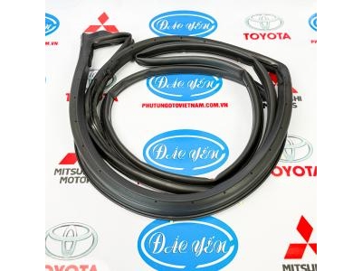 Ron Cánh Cửa Sau LH Innova Cross 2023 67872-VT010