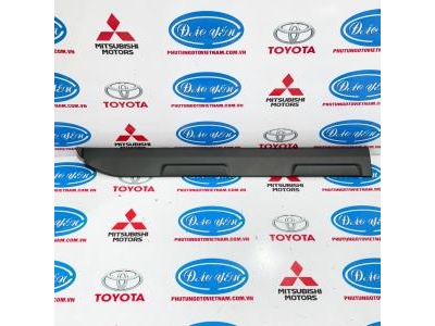 Ốp cửa trước Mitsubishi Xpander Cross 2021 5727A631, 5727A632