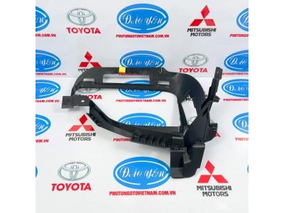 Bát Đỡ Đèn Pha Mitsubishi Xpander Cross 2020 62041A030P