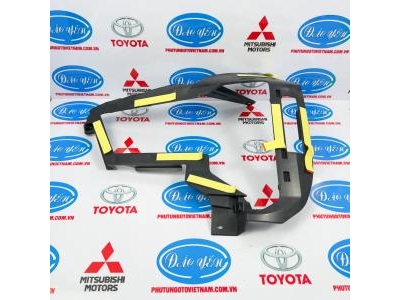 Bát Gắn Đèn Pha Mitsubishi Xpander 2022- 2024 62041W000P
