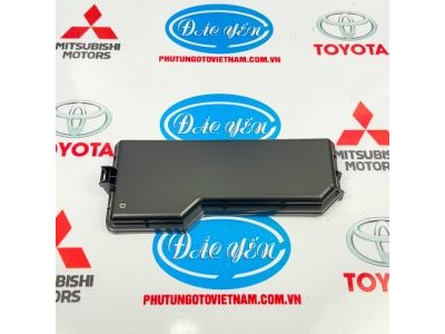 Nắp Trên Toyota Hiace 2014- 2018 82662-26273