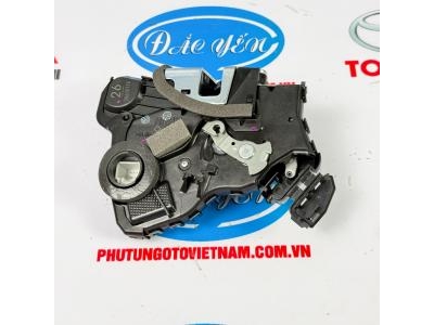 Khóa Ngậm Cửa Trước Hiace 2018 69030-26160