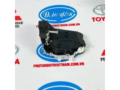 Khóa Ngậm Cửa Sau Yaris 2021 69050-0D200, 69060-0D200