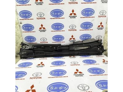Ốp Chân Kính Chắn Gió Camry 2022 55708-06320, 55708-06321