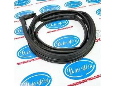 Ron Cánh Cửa Sau LH Innova Cross 2023 67872-VT010, 67871-VT010