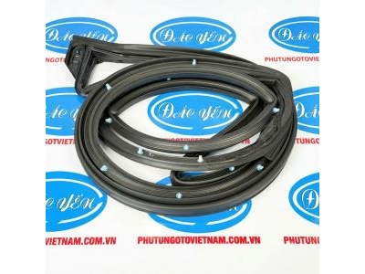Ron cánh Cửa Trước RH Innova Cross 2023 67861-VT010