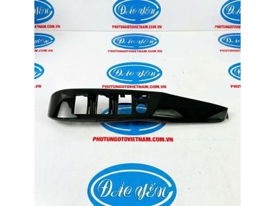 Ốp Công Tắc Bấm Kính Tổng Camry 2020 (Bản 2.0G) 74232-06C50