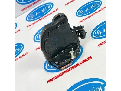 Khóa Ngậm Cửa Sau Vios 2012 69050-02220, 69060-02210