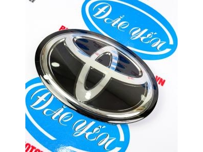 Lô Gô mặt Ga lăng ( Ca Lăng ) Innova Cross 2023 90975-02160