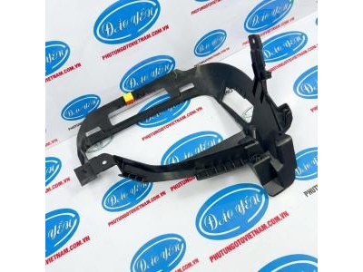 Bát Đỡ Đèn Pha Mitsubishi Xpander Cross 2020 62041A030P