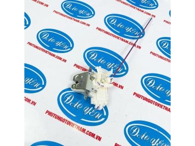 Khóa Ngậm Cốp Sau Attrage 5927A041