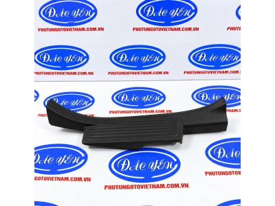 Ốp Bông Tăng Bệ Bước Sau Veloz 2023 67918-BZ250-C0