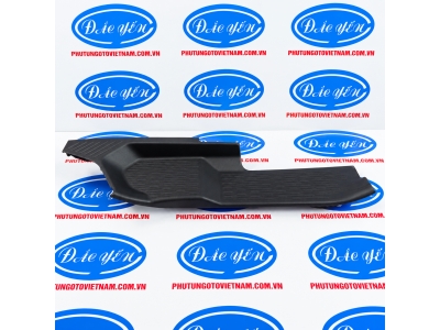 Ốp Bông Tăng Bệ Bước Sau Innova Cross 2026 67917-VT010-C0
