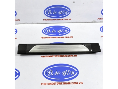 Ốp Bông Tăng Bệ Bước Yaris Cross 2026 67914-BZ260-C0