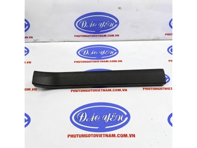 Ốp Bông Tăng Bệ Bước Wigo 2023 67913-BZ240-C0